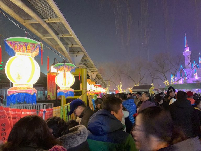 望千門如晝，嬉笑游冶