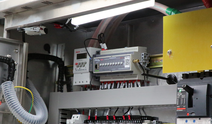 央視上?？傉緡H傳媒港燈光項(xiàng)目配電箱